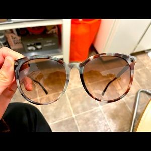 Gucci women’s sunglasses style GG0224SK